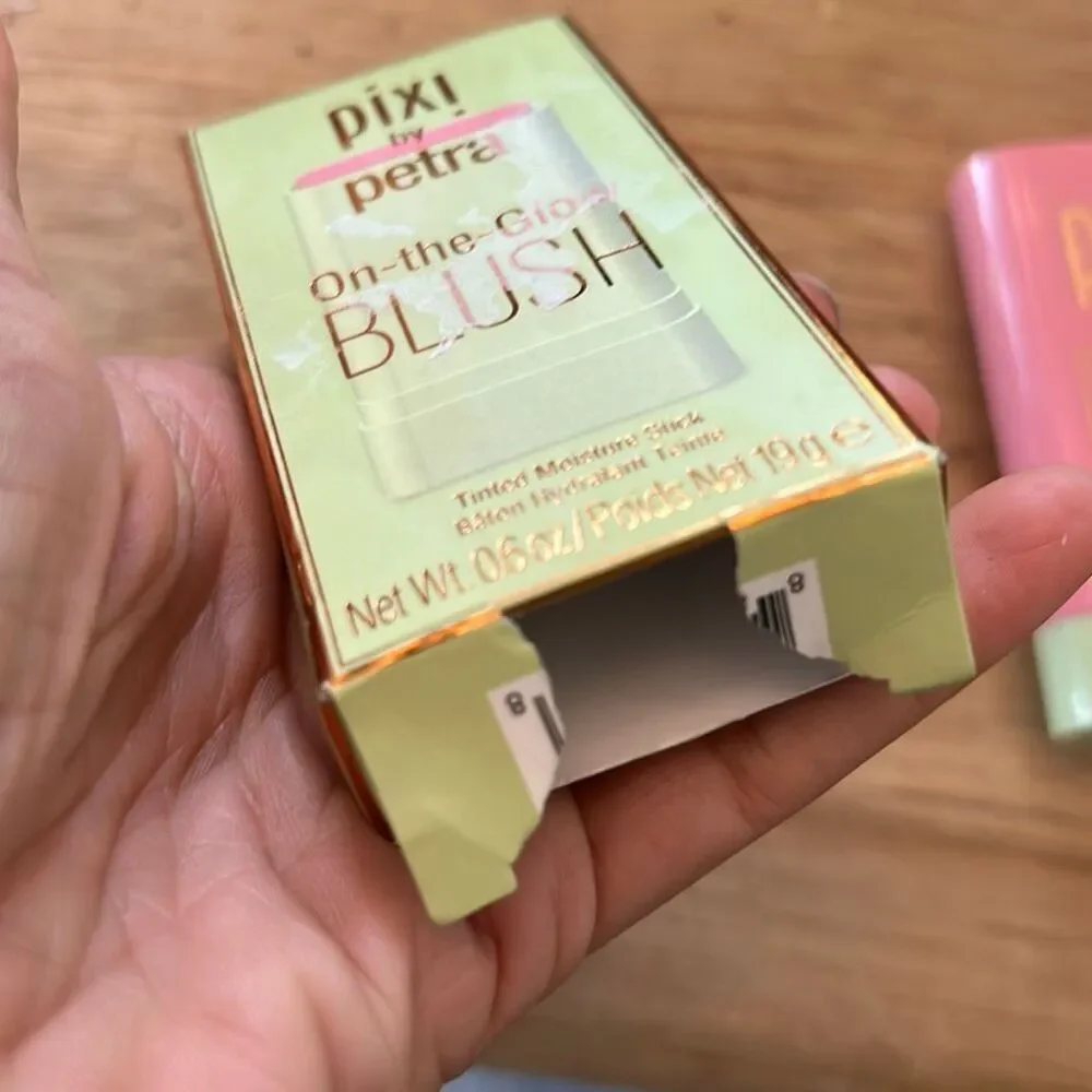 New Pixi on the glow blush fleur. Pink